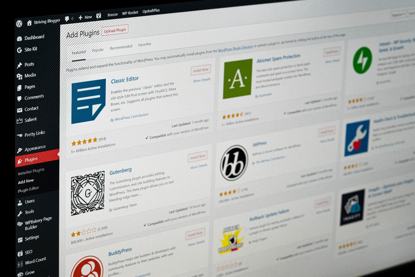 Website Builder vs Custom Website: What's the Better Pick?
